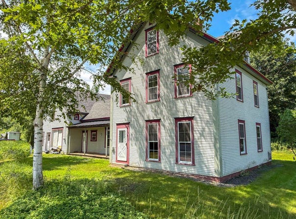 23 Elm Street, Newbury, VT 05081