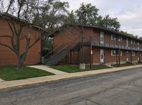 1900 W Knightsbridge Drive, Mount Prospect, IL 60056