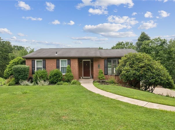 1556 Washington Rd, Washington Twp, PA 15613