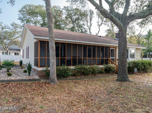 108 NE 41st Street, Oak Island, NC 28465