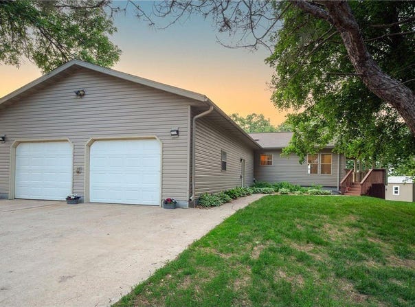 614 S South Shore Drive Drive S, Windom, MN 56101