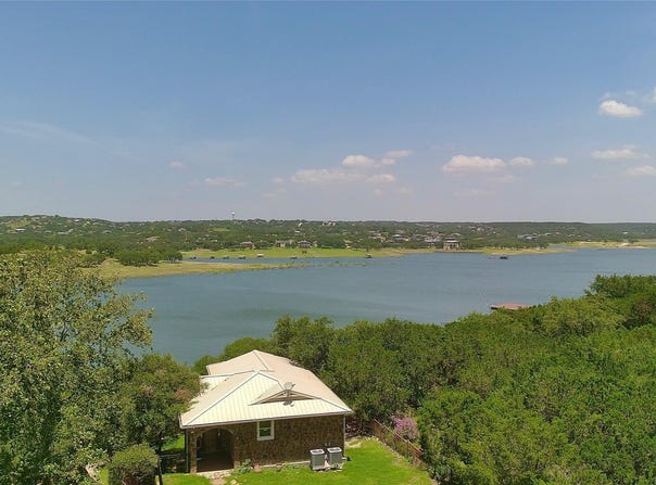 20700 E Lakeshore DR, Spicewood, TX 78669