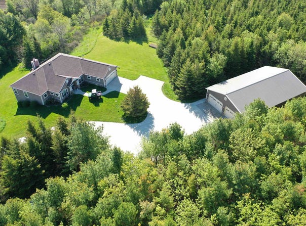 N5194 Blue Valley Rd, Hartford, WI 53027