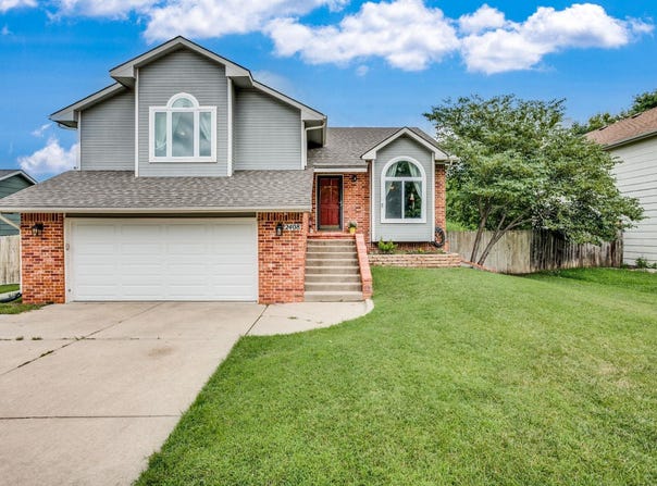 2408 N Persimmon St, Derby, KS 67037