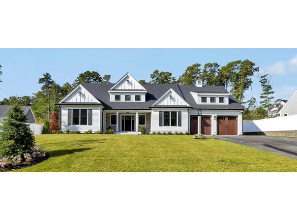 22 Country Club Lane, Mashpee, MA 02649