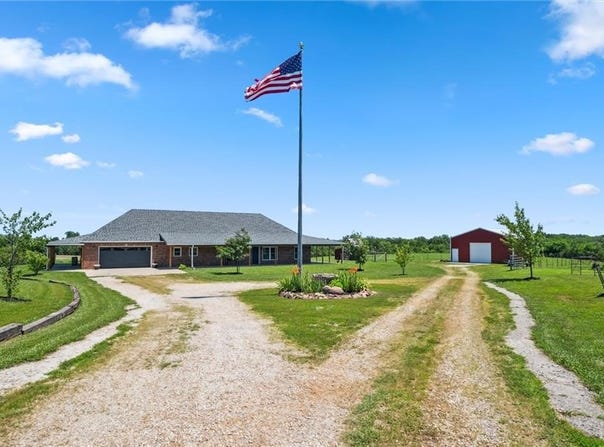 10438 K-92 Highway, McLouth, KS 66054