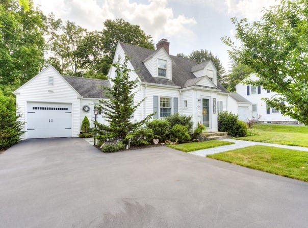 6 Stoneleigh Road, Worcester, MA 01606