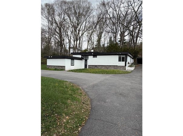 35 Fenwood Avenue, Smithfield, RI 02917