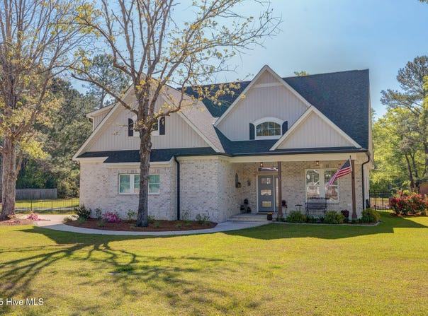 237 Pine Village Drive, Rocky Point, NC 28457