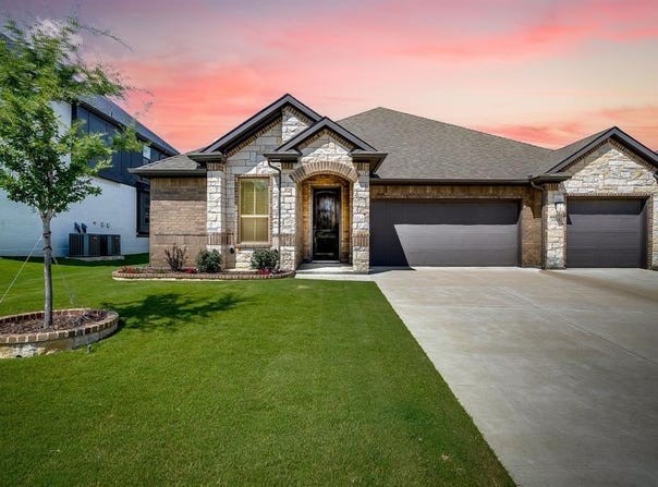 3004 Nob Hill Drive, Burleson, TX 76028