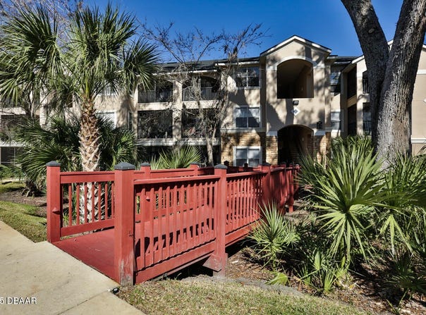 940 Village Trail, Port Orange, FL 32127