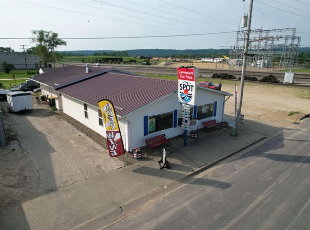 212 Crawford Street, Cassville, WI 53806