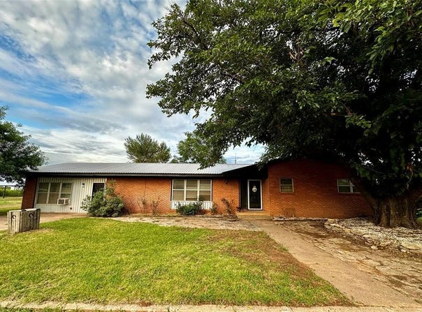 141 Dickson Road, Seymour, TX 76380