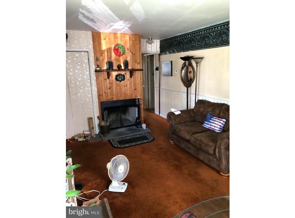 4 N WALNUT CIRCLE, WEST BERLIN, NJ 08091