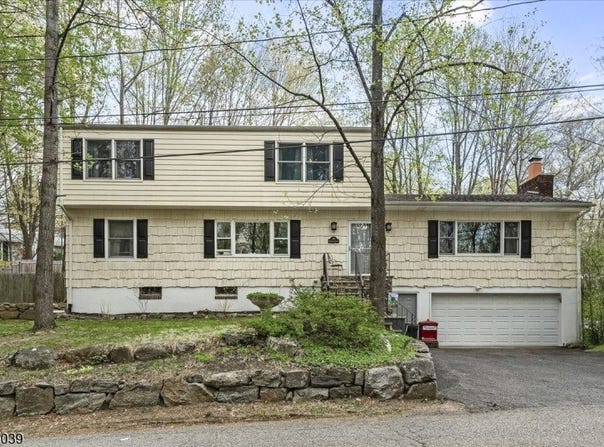 33 Brooksyde Ave, Ringwood Boro, NJ 07456-2135