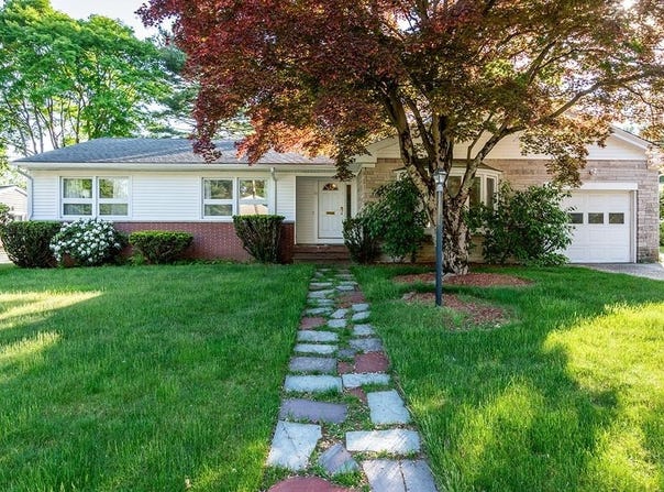 64 Amherst Road, Cranston, RI 02920