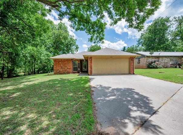 904 Kelly Drive, Noble, OK 73068