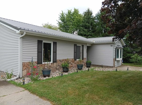 305 Chapel Lane, Ashley, IN 46705-9631