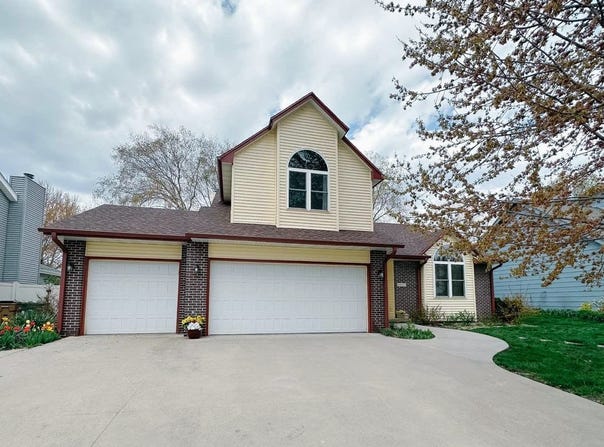 5559 Kensington Circle, Johnston, IA 50131