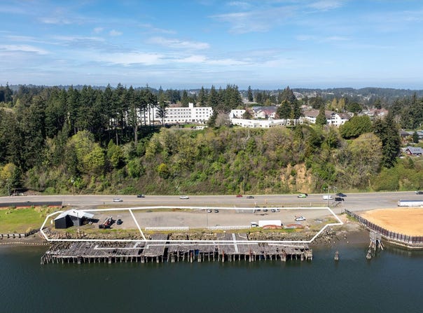 2580 N Bayshore Dr, CoosBay, OR 97420