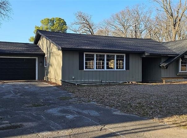 204 Lakeside Drive, West Tawakoni, TX 75474