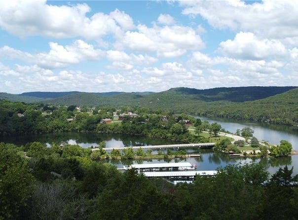 20 Lakeview  LN, Holiday Island, AR 72631