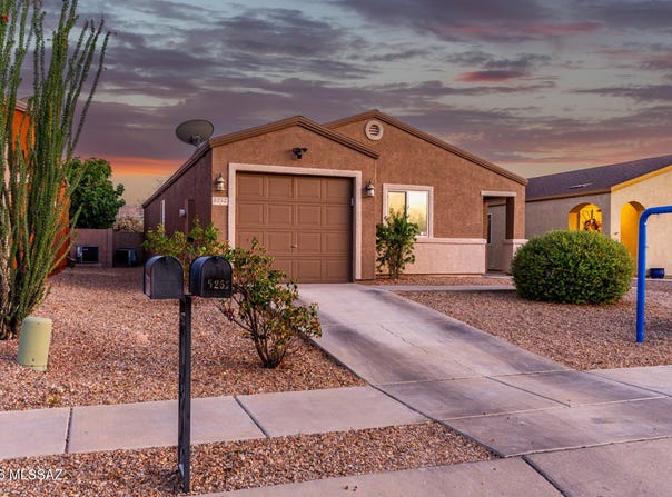 5252 E Desert Straw Lane, Tucson, AZ 85756