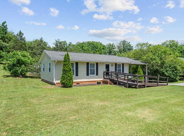 3268 Read Mountain Rd, Roanoke, VA 24019