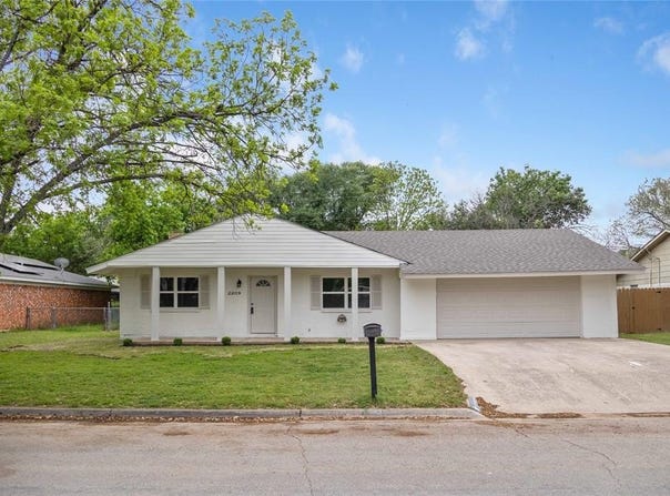 2209 9th Street, Brownwood, TX 76801