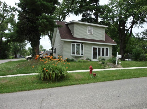 104 W Grissom Avenue, Mitchell, IN 47446