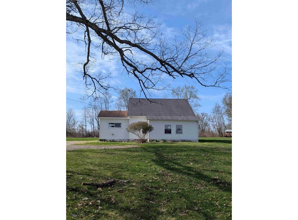 613 E County Line Road, Tekonsha, MI 49092
