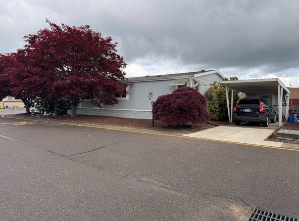2902  E 2ND, NEWBERG, OR 97132