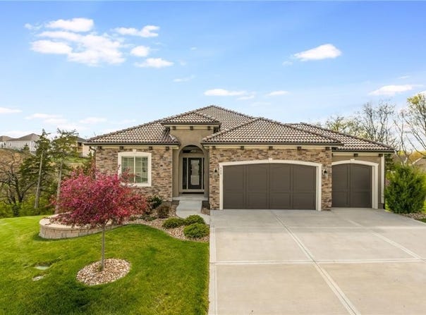 420 NW Kaylea Court, Lee's Summit, MO 64081