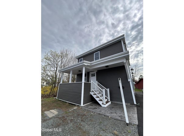14 Park Way, Castleton On Hudson, NY 12033