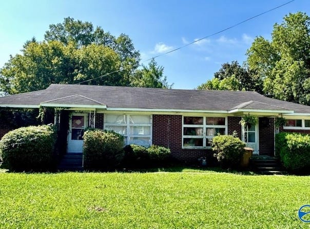 506 Hickory Street SE, Hartselle, AL 35640