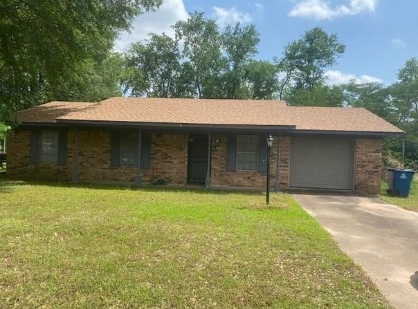 2813 Rampy Avenue, Gladewater, TX 75647