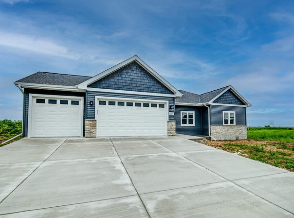 409 Chad Trail, Arlington, WI 53911