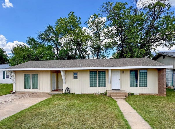 1107 E Brown Street, Llano, TX 78643