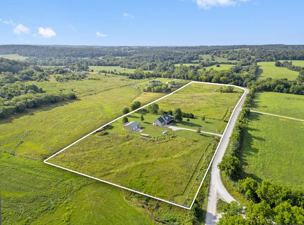 1215 E 515th Road, Morrisville, MO 65710
