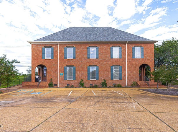 4001 Lakeland Drive, Jackson, MS 39232