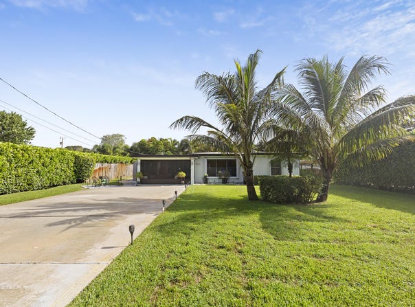 2417 Country Oaks Lane, Palm Beach Gardens, FL 33410