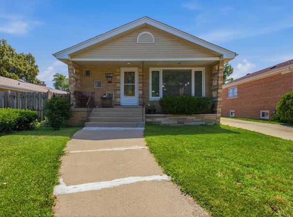 9607 S Sacramento Avenue, Evergreen Park, IL 60805