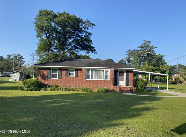 405 Pollock Street, Pollocksville, NC 28573