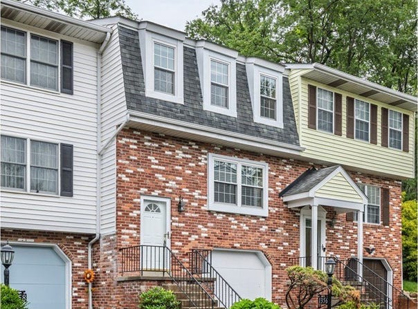 1356 Quail Run Cir, Bethel Park, PA 15102