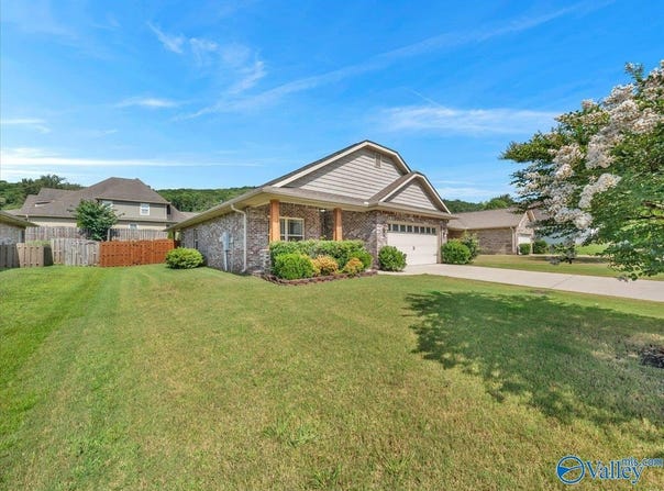 2906 Blossom Park Drive, Owens Cross Roads, AL 35763