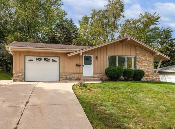 1927 Michigan Ave, Waukesha, WI 53188
