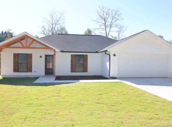 204 ANNISTON BEACH ROAD, WEAVER, AL 36206