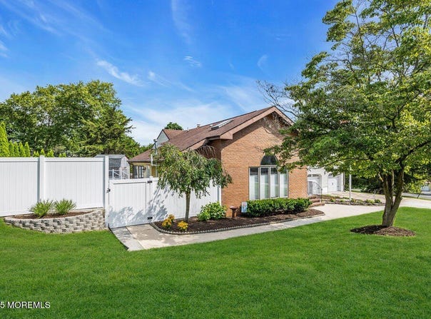 35 Michael Drive, Middletown, NJ 07748