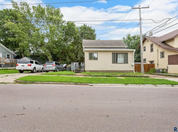 305 W Bailey St, Sioux Falls, SD 57104