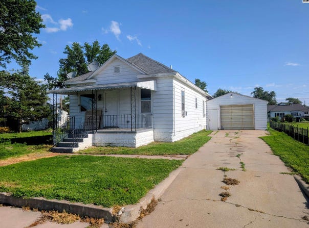 424 E Carpenter St, Hutchinson, KS 67501